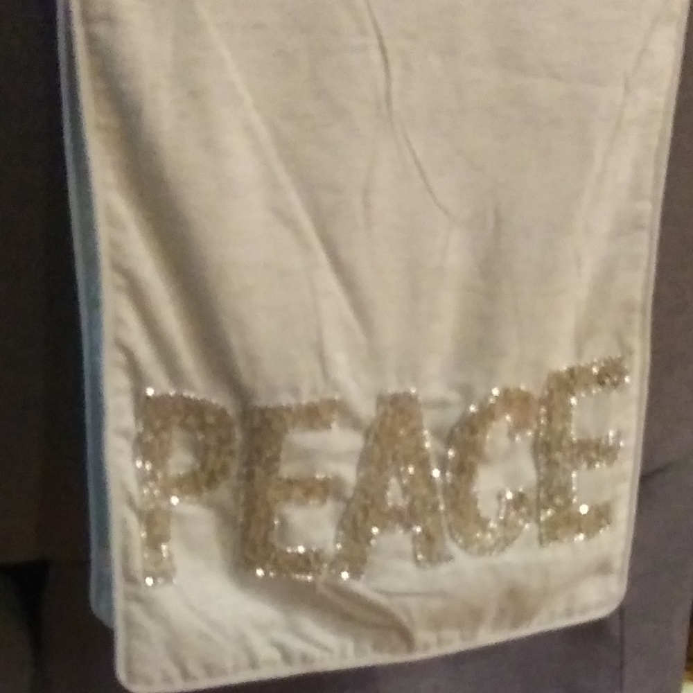 GLITZ & GLIMMER Beaded table runner